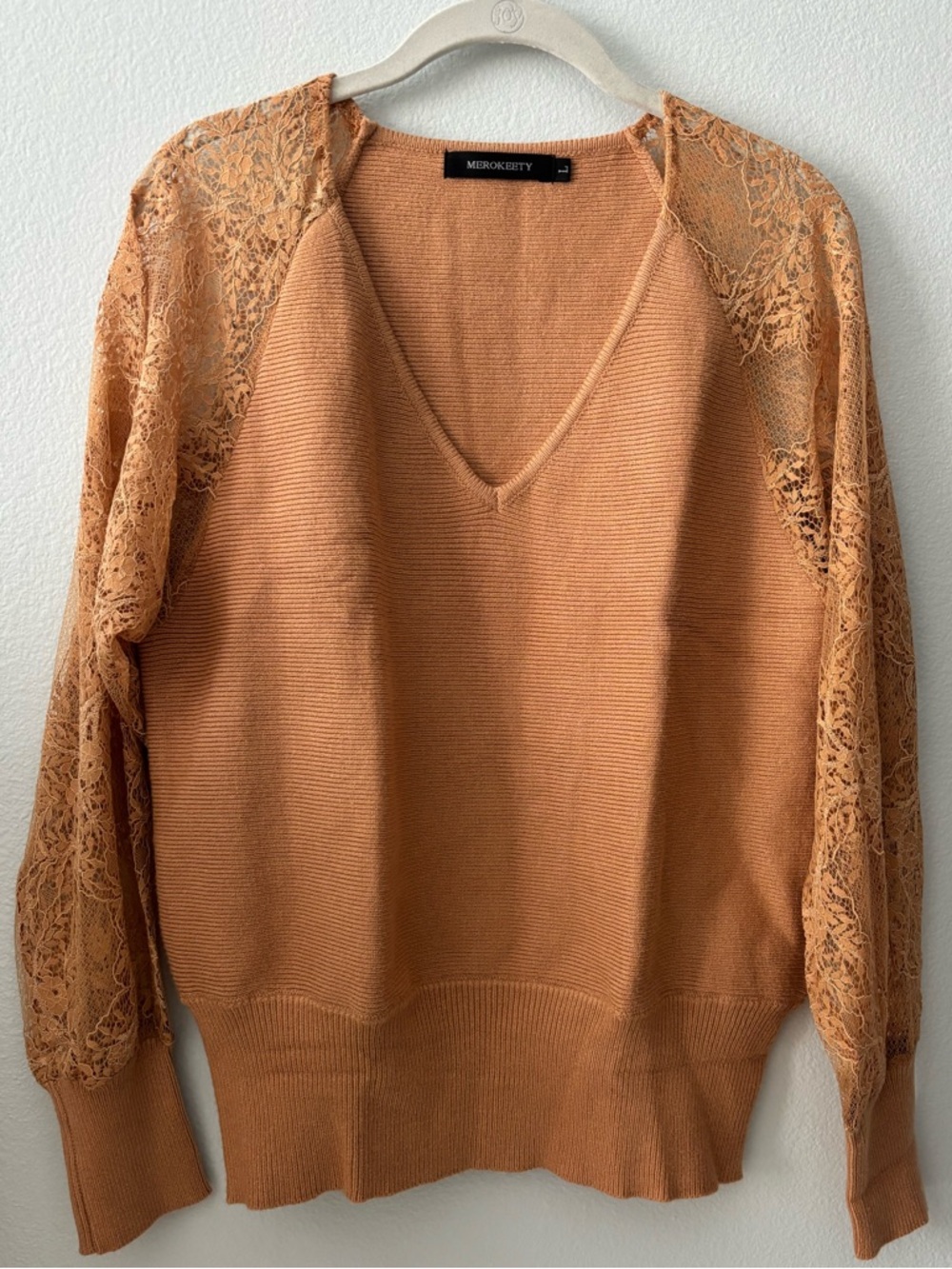 NEW WITHOUT TAGS MEROKEETY Lace-Sleeve V-Neck Sweater in caramel brown